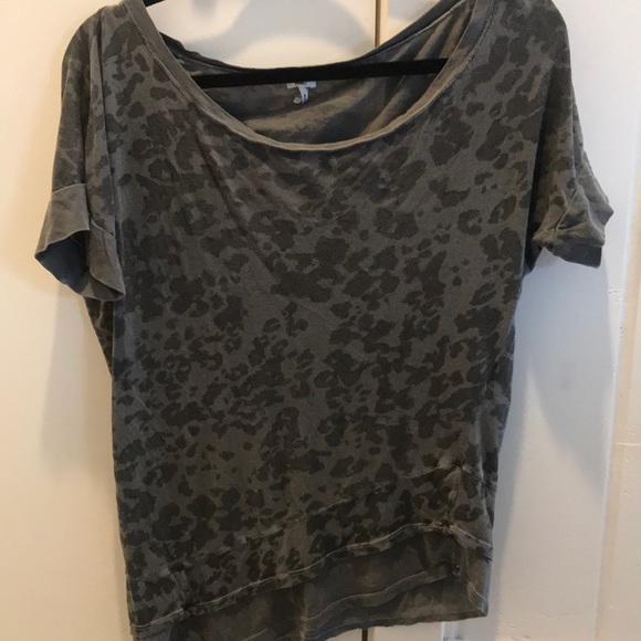 Wide neck, Asymmetrical Splendid short sleeve top - Picture 2 of 4